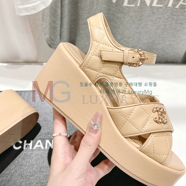 *   CH692719-4