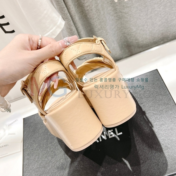 *   CH692719-4