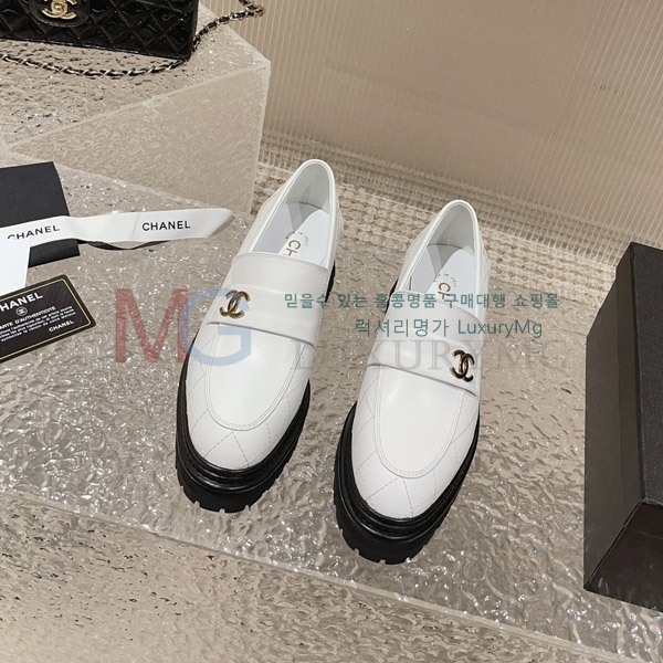 *   CH688228-1