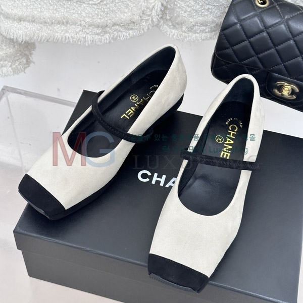 *  ÷ CH681162