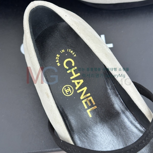 *  ÷ CH681162