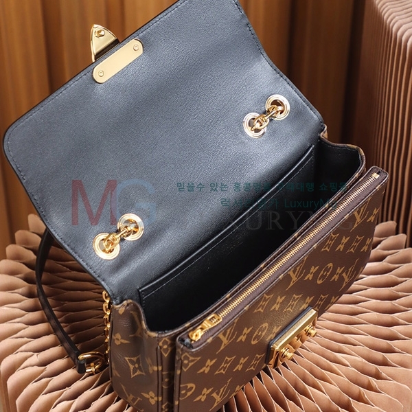 ̺   M46126-990