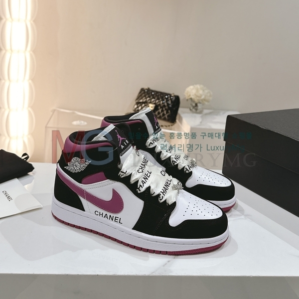 * # NIKE  ž CN968411
