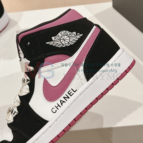 * # NIKE  ž CN968411