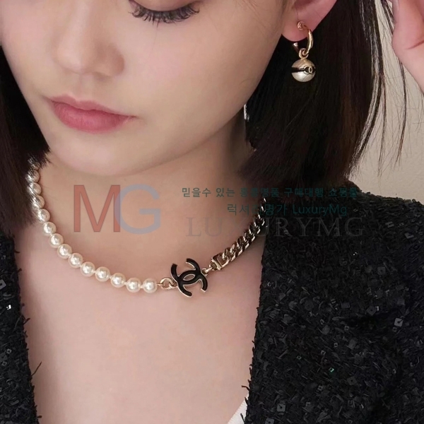 *  G12251406