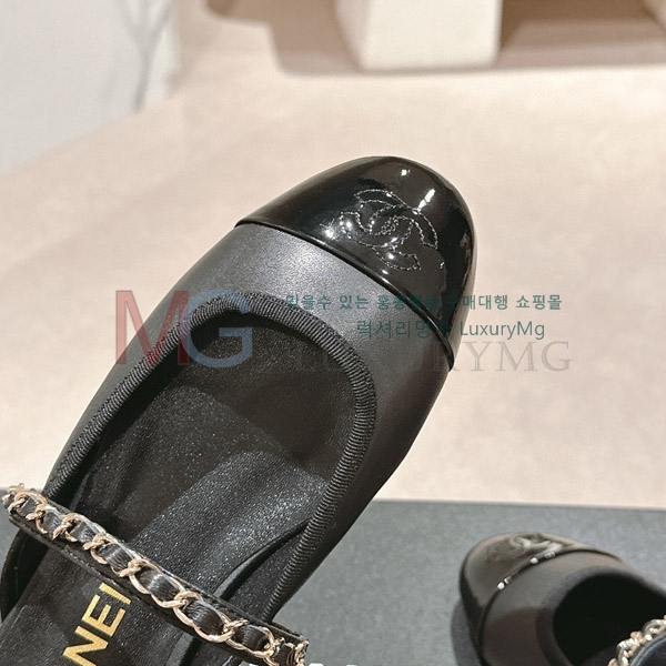 *   ÷ CH7011182