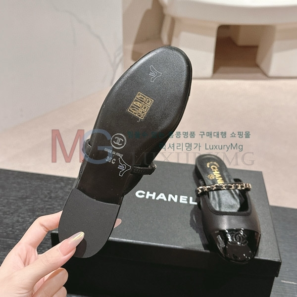 *   ÷ CH7011182
