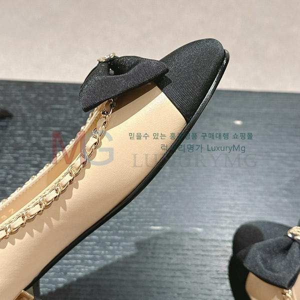 *  ÷ CH7011185-2