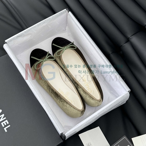 *  ÷ CH700028-5