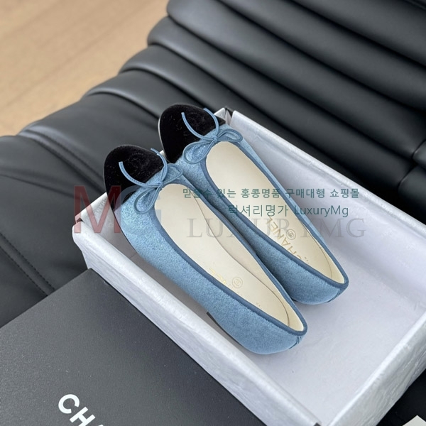 *  ÷ CH700028-3