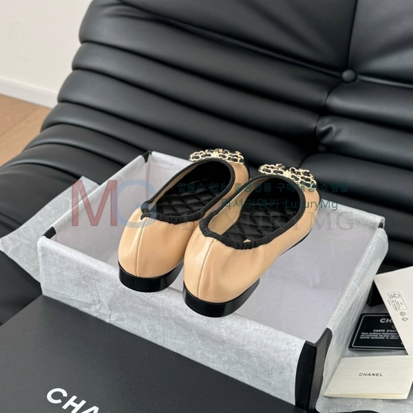 *  ÷ CH5770885-4