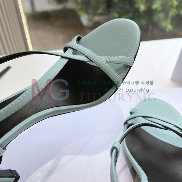   SE560884
