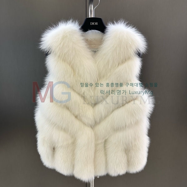   þ    DO8234077-4