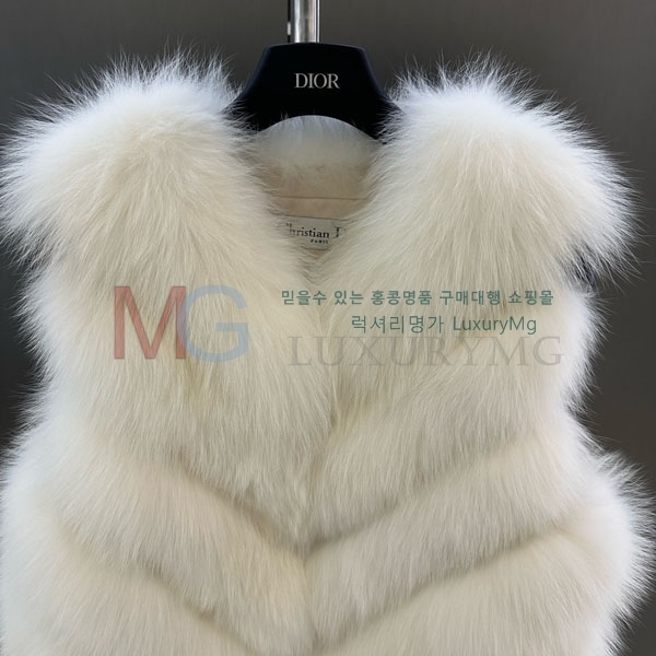   þ    DO8234077-4