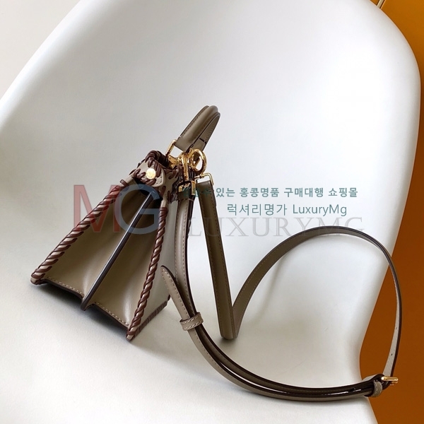 ��� ��ī�� ���̾��� �����ڴ� �̴� F0095001-4