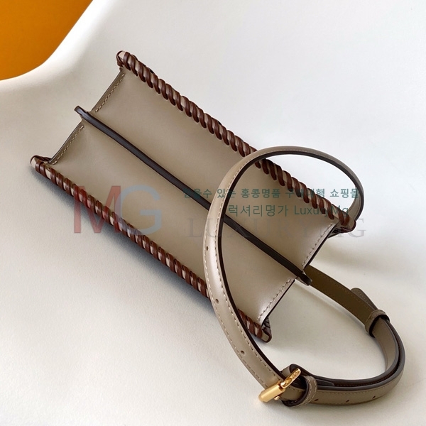 ��� ��ī�� ���̾��� �����ڴ� �̴� F0095001-4