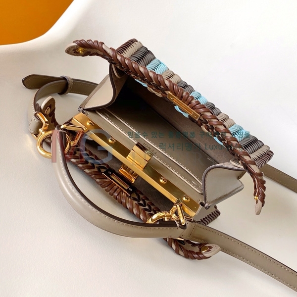 ��� ��ī�� ���̾��� �����ڴ� �̴� F0095001-4