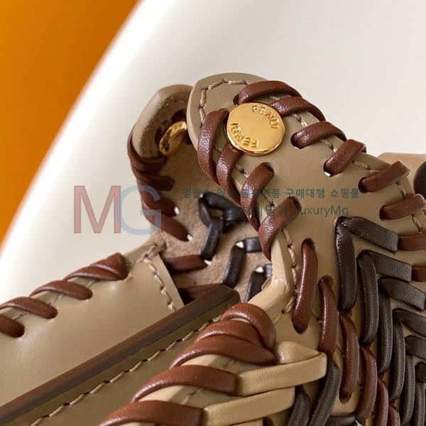 ��� ��ī�� ���̾��� �����ڴ� �̴� F0095001-4