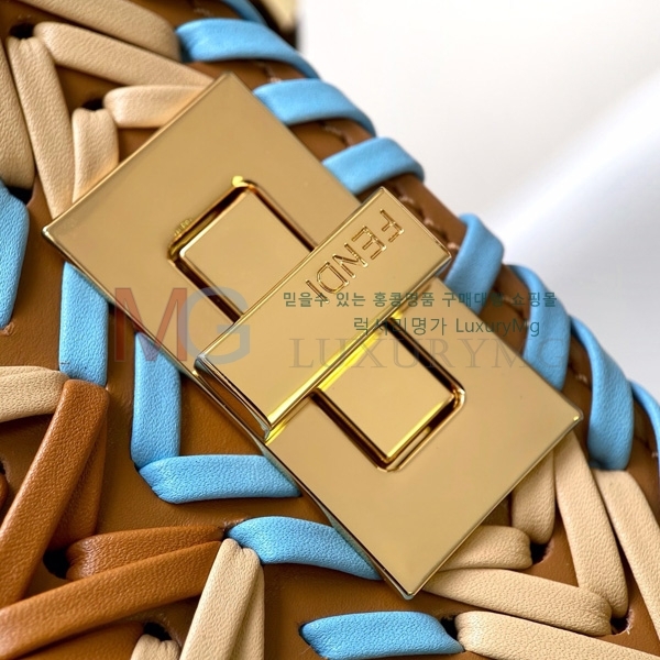 ��� ��ī�� ���̾��� �����ڴ� �̴� F0095001-1