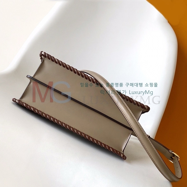 ��� ��ī�� ���̾��� �����ڴ� F009700-1