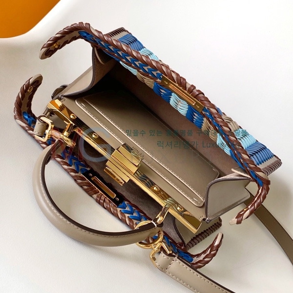 ��� ��ī�� ���̾��� �����ڴ� F009700-1