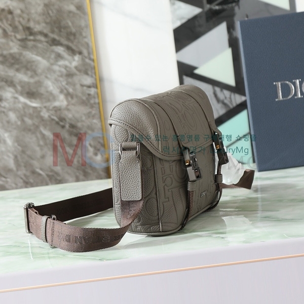  ε ũν ÷ 1ESPO333-3