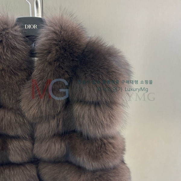   þ    DO8282306-9