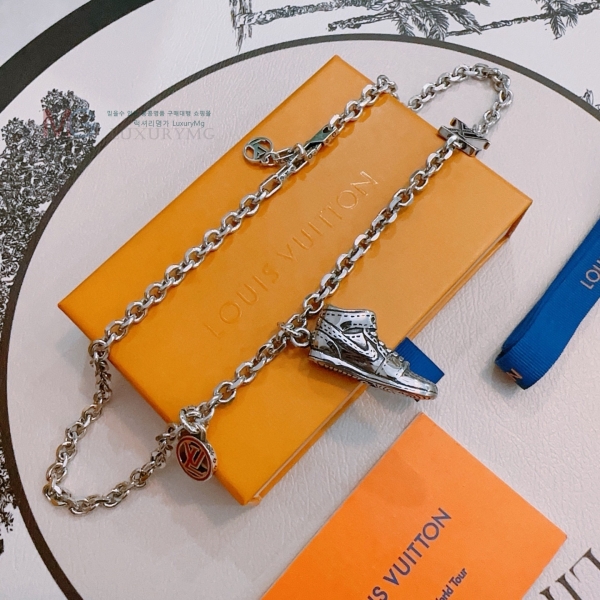 �������� ���̺��� ����� LV76234021-8