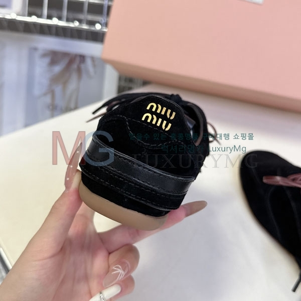 ���� �̿�̿� ����Ŀ�� MI3378924-1