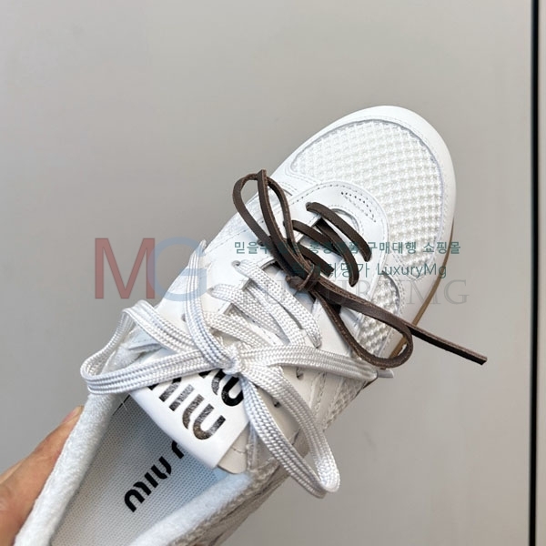 �������� �̿�̿� ����Ŀ�� M5M66011-3