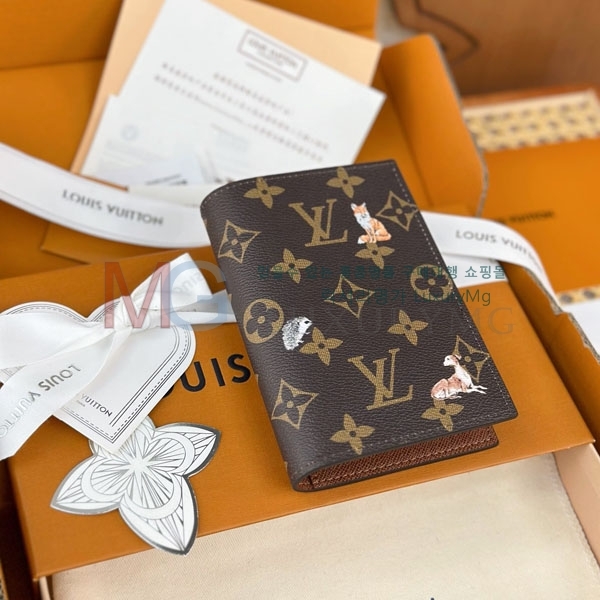 ���̺��� �н���Ʈ Ŀ�� M27023-70