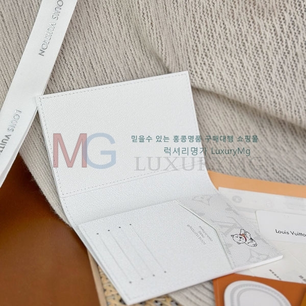 ���̺��� �н���Ʈ Ŀ�� M27083-50