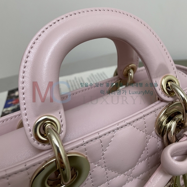 ��� ���̵� �� ���̹� M599090-103